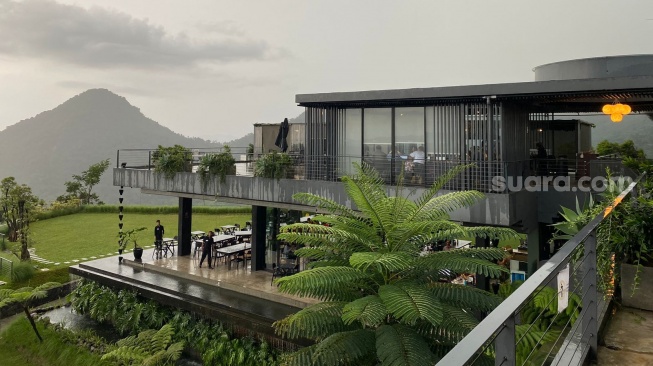The Upper Clift Resort and Cafe, Destinasi Baru pada Sentul yang digunakan Tawarkan Pemandangan Gunung 360 Prestise