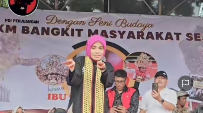 Aksi Joget Siti Atikoh Jadi Perbincangan, Netizen: Beda Sama Iriana