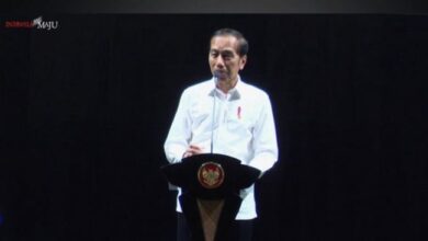 Parlemen Bikin Rezim Makin Otoriter, Formappi: Salah DPR Beri Waktu Jokowi Anggap Dirinya Dewa!
