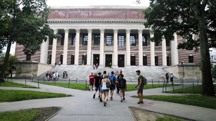 Kuliah pada area Harvard Harus Siap Duit Hampir Rupiah 1 M per Tahun