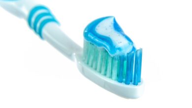 Terapkan rutinitas menyikat gigi sejak usia muda untuk keseimbangan