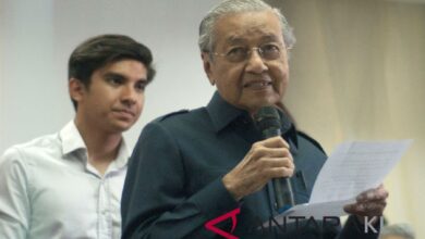 Mantan PM Malaysia, Mahathir Mohammad, berulang tahun ke-99