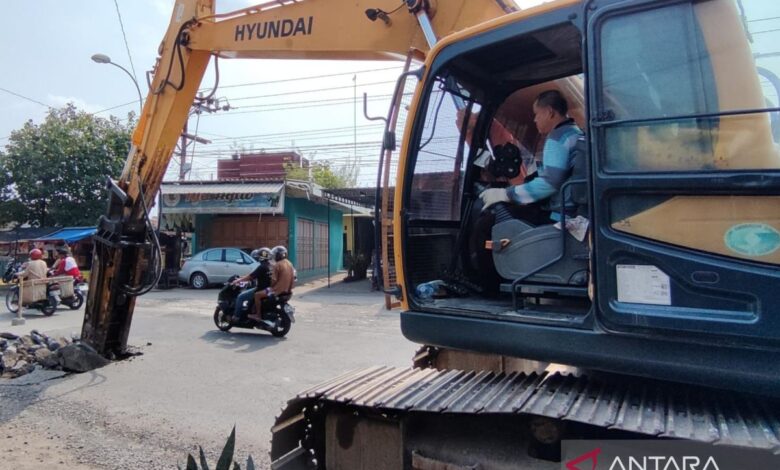 pemerintahan anggarkan Rp2,9 miliar untuk perbaiki Jalan Kudus-Purwodadi