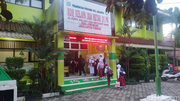 Suasana Hari Pertama Masuk Sekolah pada SDN Kelapa Dua Wetan 01